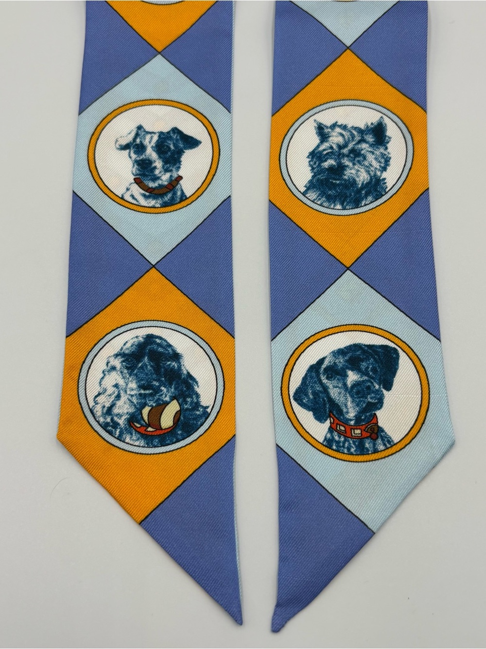 Hermès Colliers et Chiens Twilly Scarf Blue Gold Dog Print Silk Reversible - Picture 3 of 5